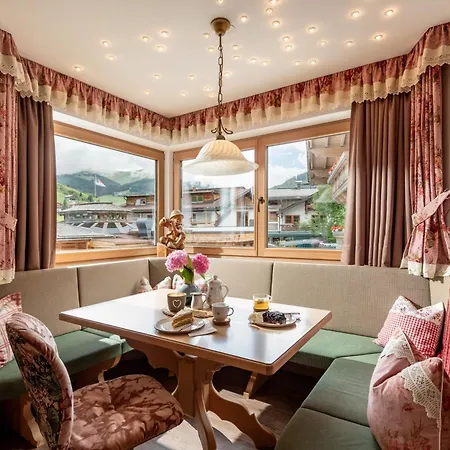 Boutique Appartments Gerlosperle 게스트하우스 4*